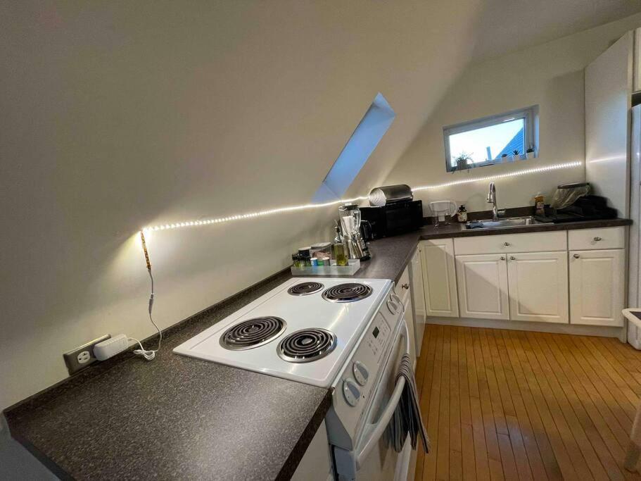 Cozy Condo With All Perks & Parking Close To Encore Casino Everett المظهر الخارجي الصورة