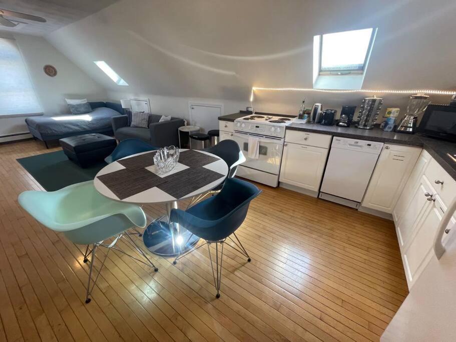 Cozy Condo With All Perks & Parking Close To Encore Casino Everett المظهر الخارجي الصورة