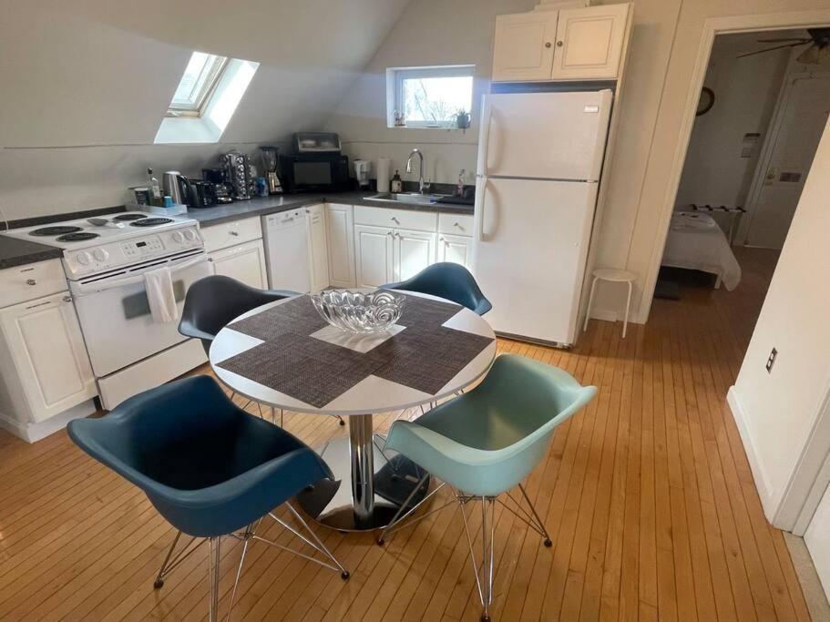 Cozy Condo With All Perks & Parking Close To Encore Casino Everett المظهر الخارجي الصورة