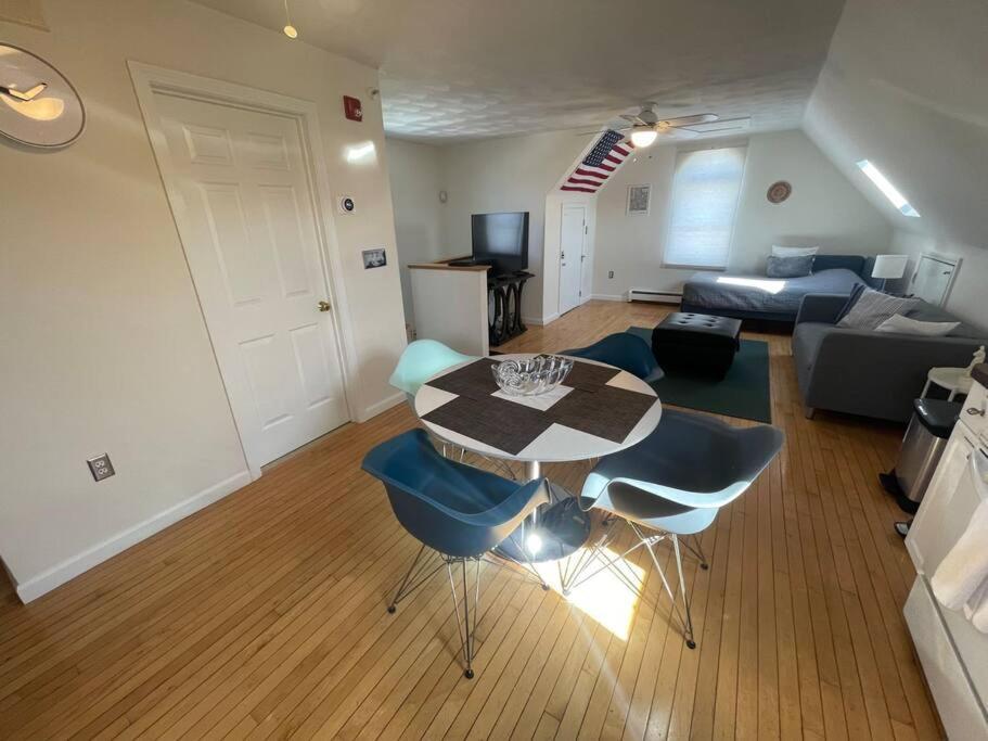 Cozy Condo With All Perks & Parking Close To Encore Casino Everett المظهر الخارجي الصورة