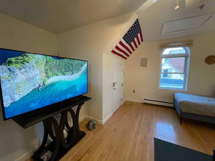 Cozy Condo With All Perks & Parking Close To Encore Casino Everett المظهر الخارجي الصورة